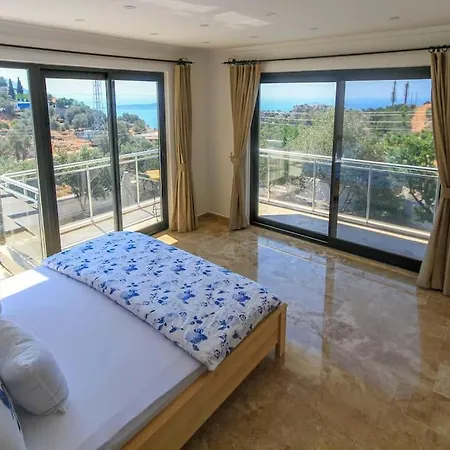 Aristos Villa