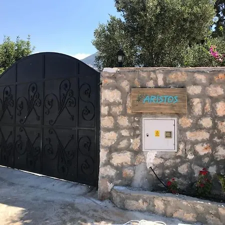 فيلة Aristos *